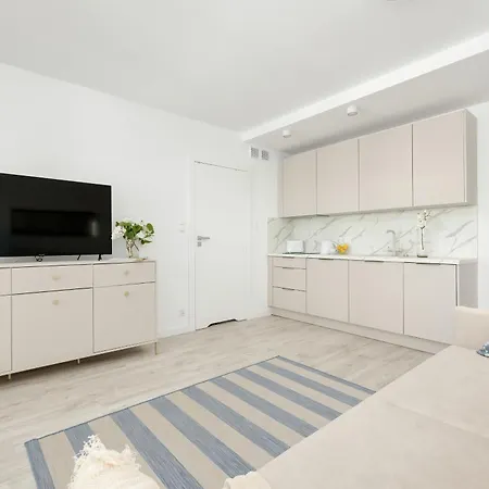 Baltic Whispers Z Basenem Easy- Rent D25 * Pobierowo